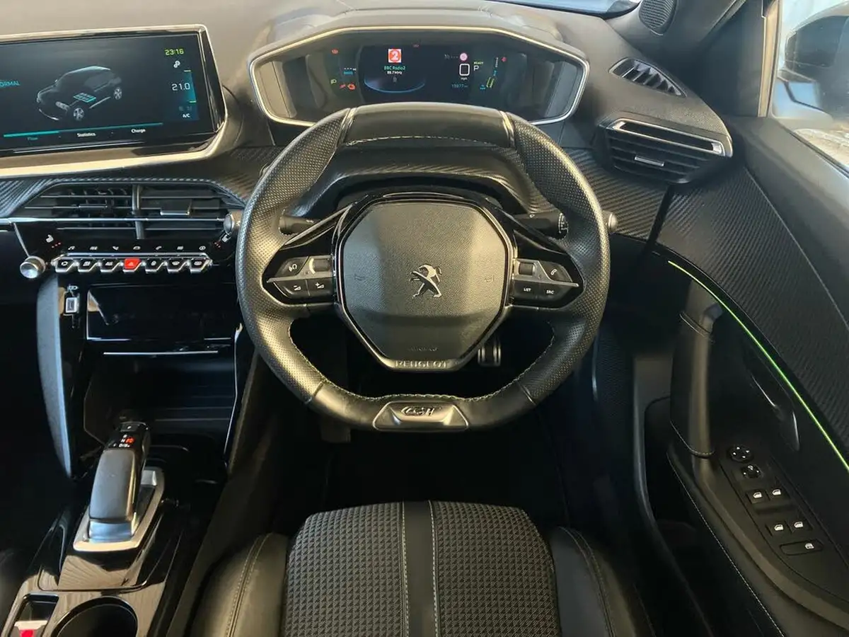 2021-peugeot-2008-suv-e-gt-50kwh-big-14