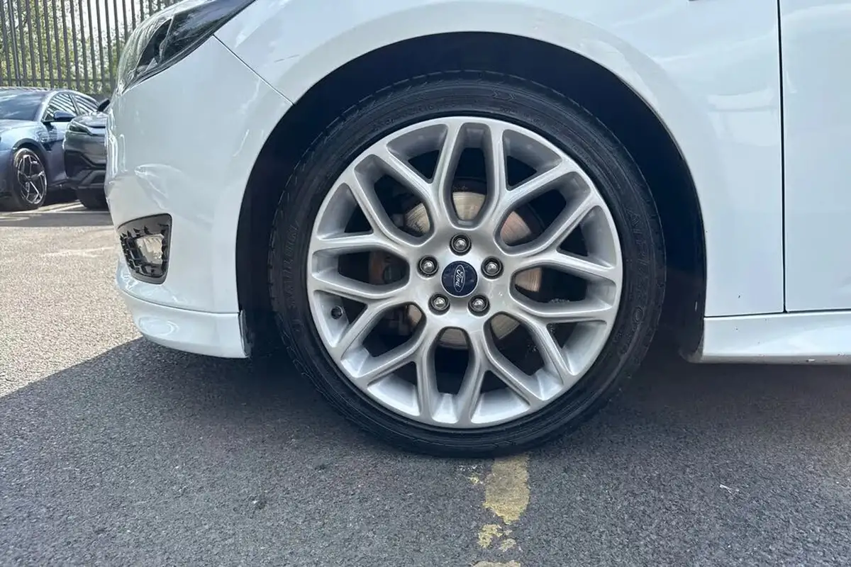 2018-ford-focus-10t-st-line-140ps-hatchback-big-22