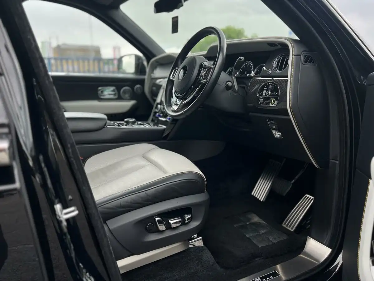 2020-rolls-royce-cullinan-675-black-badge-big-20