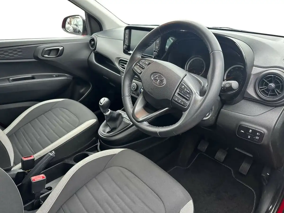 2022-hyundai-i10-10-se-connect-big-14