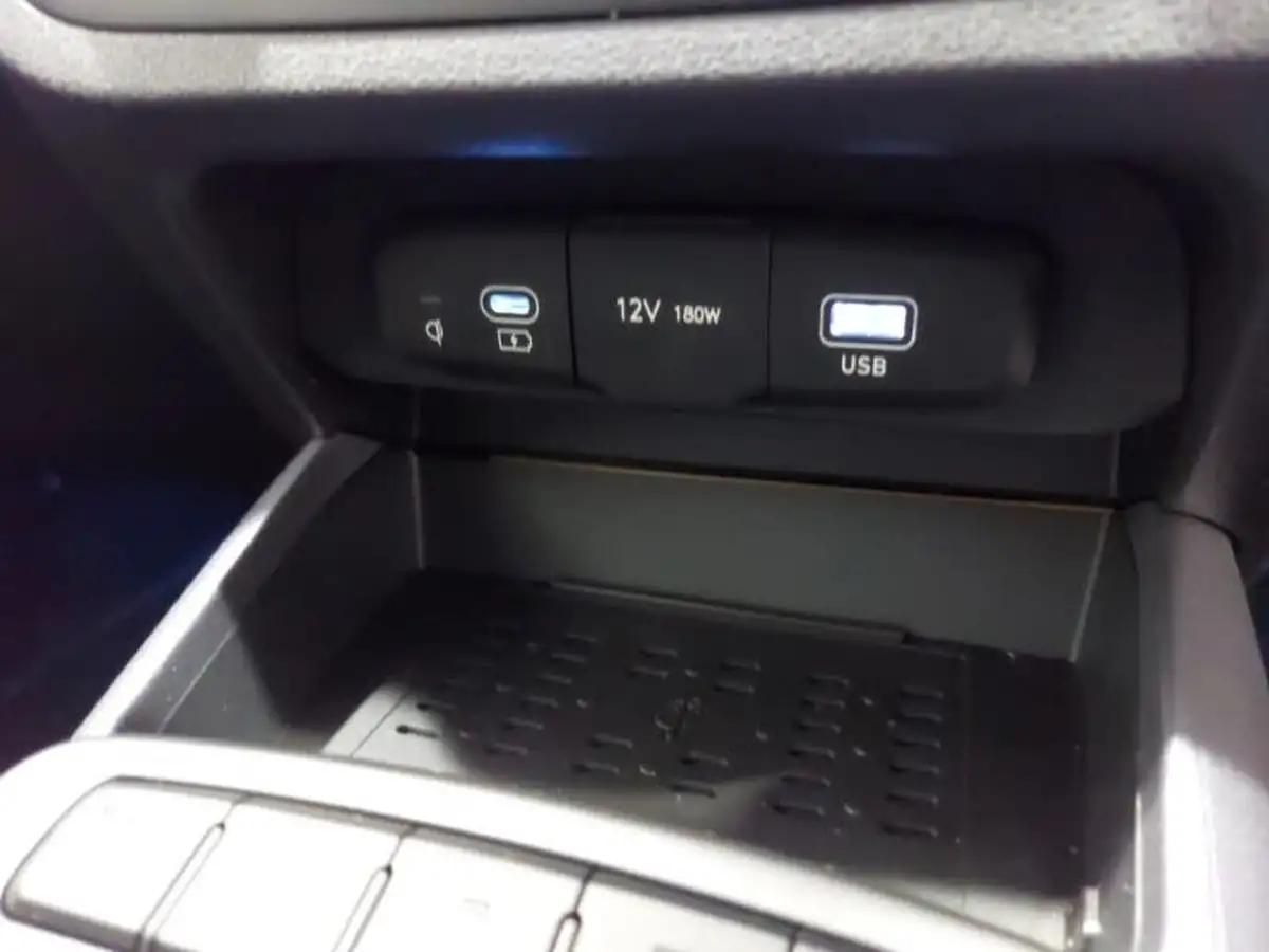 2024-hyundai-i10-12-premium-79ps-auto-big-15