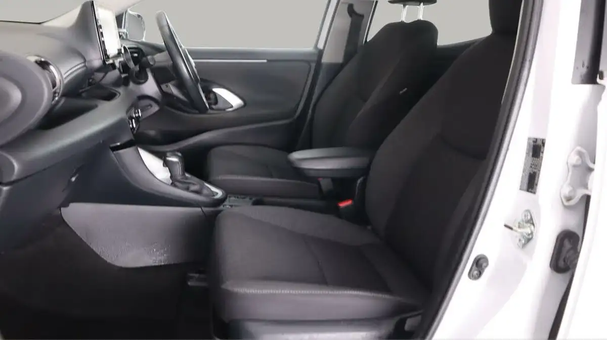 2021-toyota-yaris-15-vvt-i-design-big-13