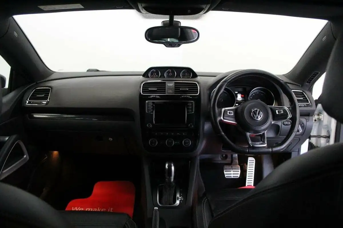 2017-volkswagen-scirocco-20tdi-r-line-150ps-ss-dsg-big-26