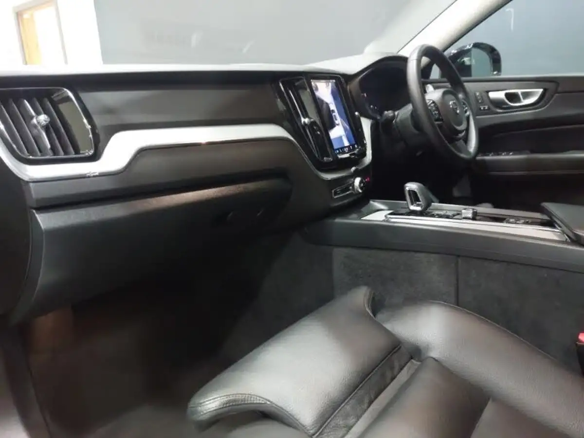 2023-volvo-xc60-20-b5-plus-big-4