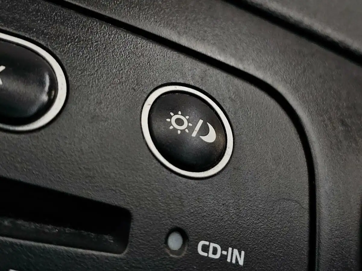 2010-hyundai-i10-12-classic-big-75
