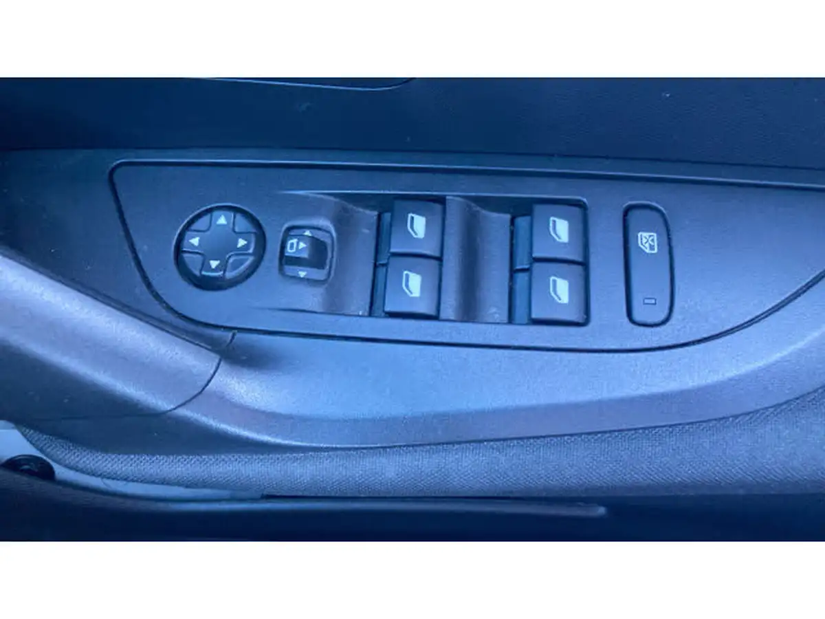 2023-peugeot-2008-suv-e-active-premium-big-26