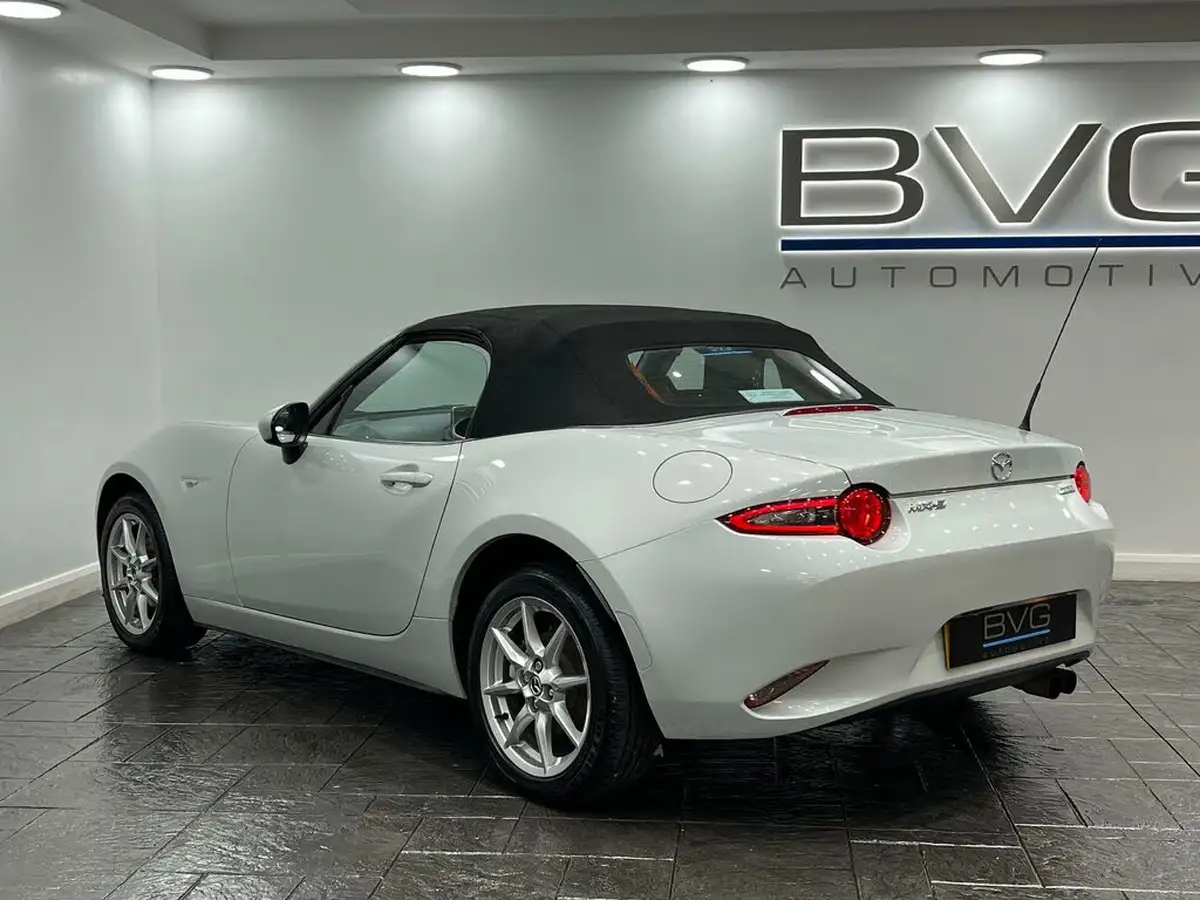 2015-mazda-mx-5-15-se-l-nav-big-12