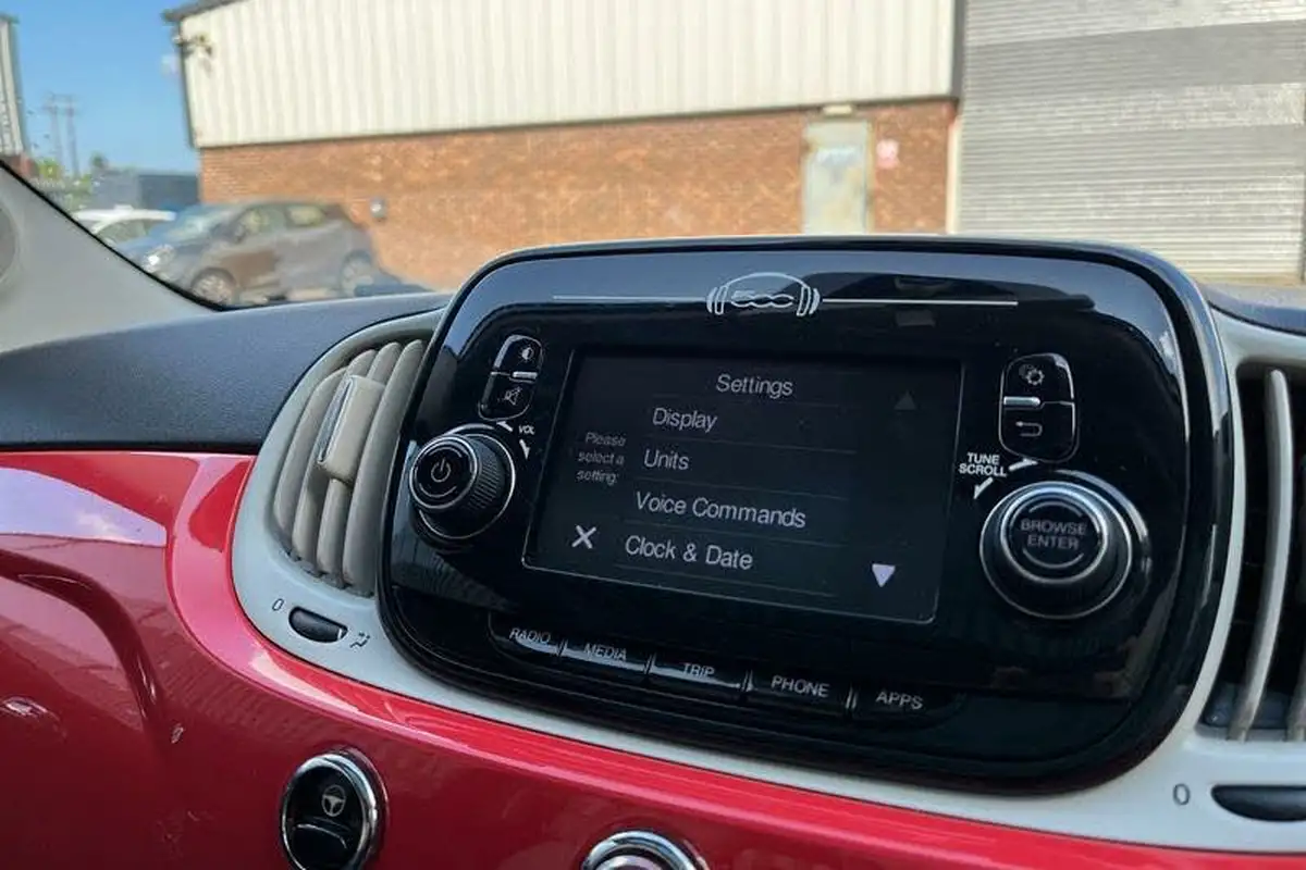 2018-fiat-500-12-lounge-big-32