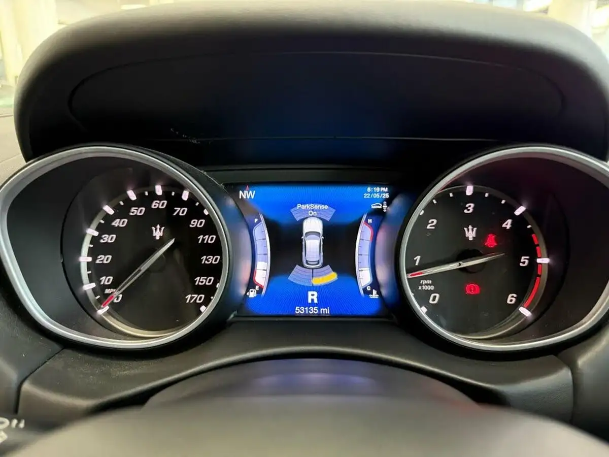 2017-maserati-levante-big-33