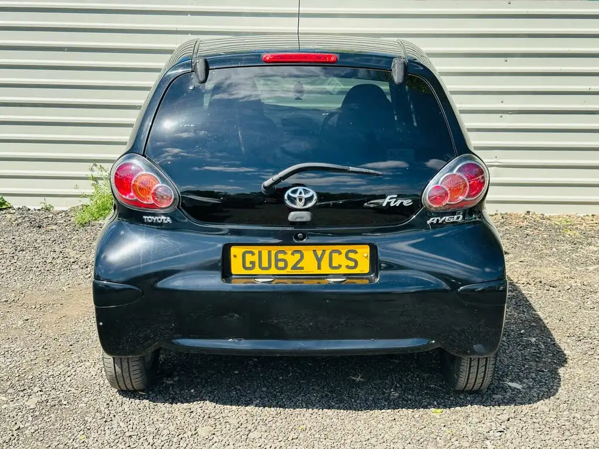 2012-toyota-aygo-10-aygo-fire-5d-big-8