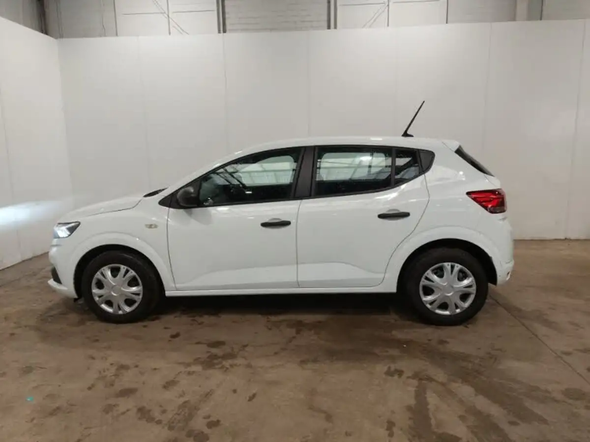 2023-dacia-sandero-10-tce-essential-90bhp-big-3