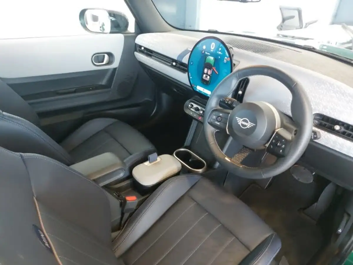 2024-mini-cooper-15-cooper-c-exclusive-3d-big-5
