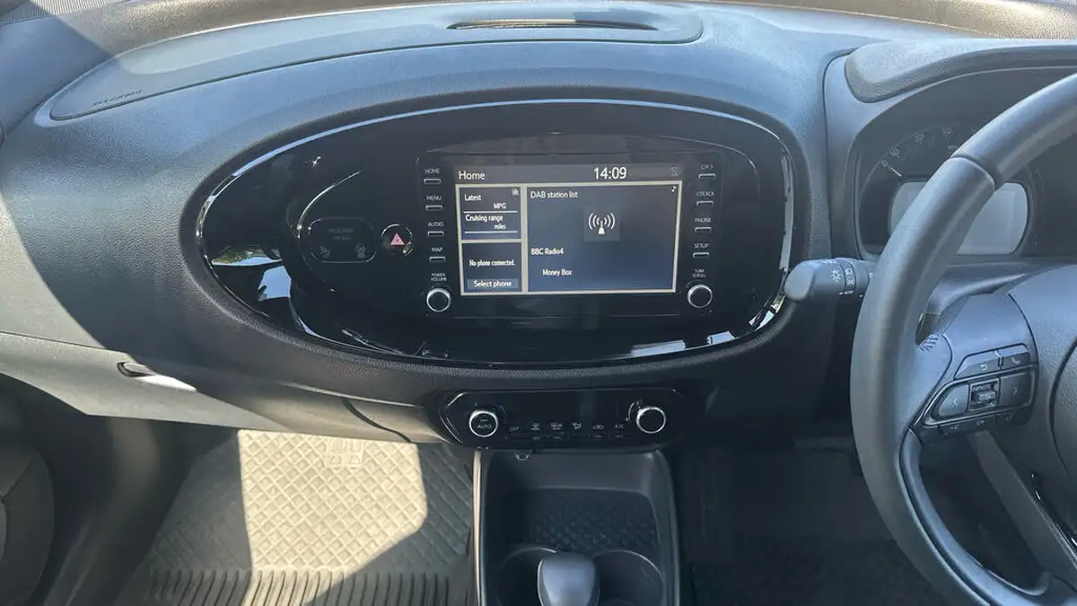 2024-toyota-aygo-x-10-vvt-i-edge-cvt-big-11