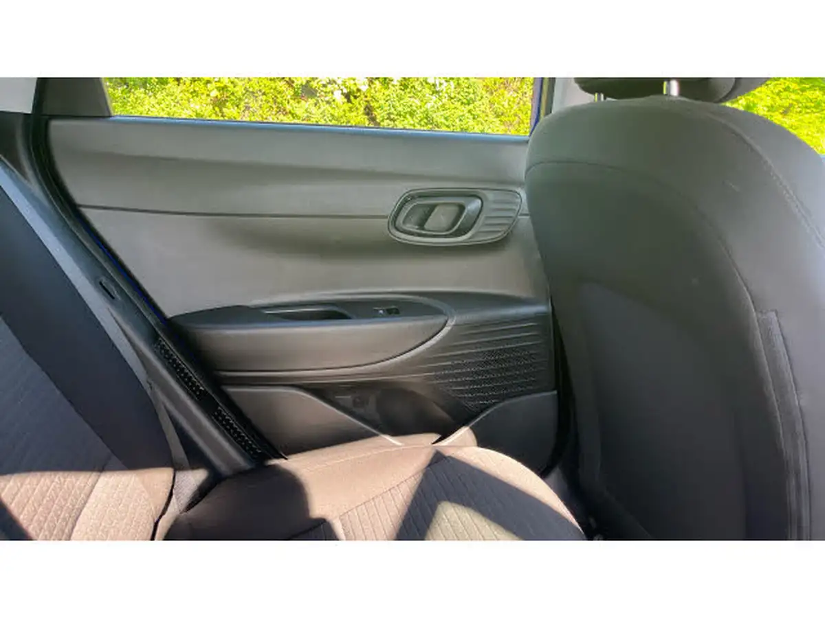2023-hyundai-i20-10-t-gdi-se-connect-eclutch-imt-big-32
