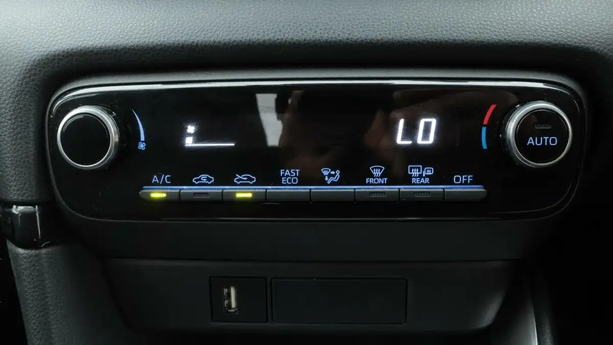 2022-toyota-yaris-15-vvt-i-icon-big-12