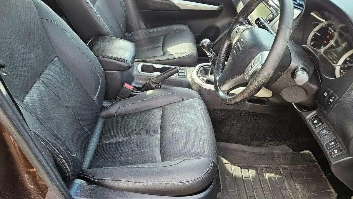 2017-nissan-navara-23dci-tekna-big-21