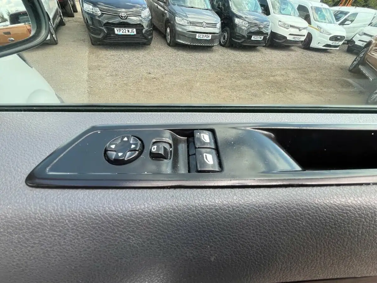 2020-vauxhall-vivaro-20td-3100-l2h1-dynamic-big-25