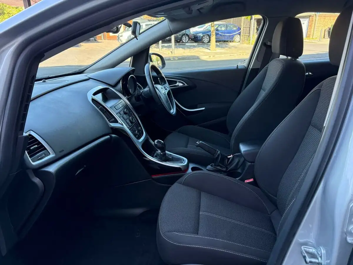2013-vauxhall-astra-20td-sri-ecoflex-ss-hatchback-big-16