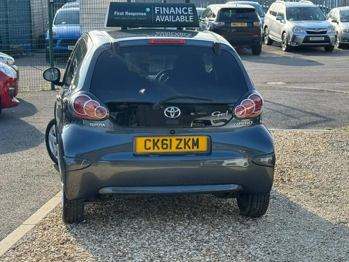 2012-toyota-aygo-10-aygo-go-5d-big-6