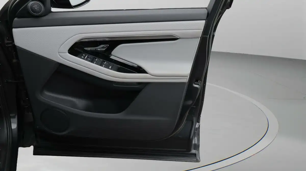 2022-land-rover-range-rover-evoque-15-p300e-r-dynamic-s-big-15