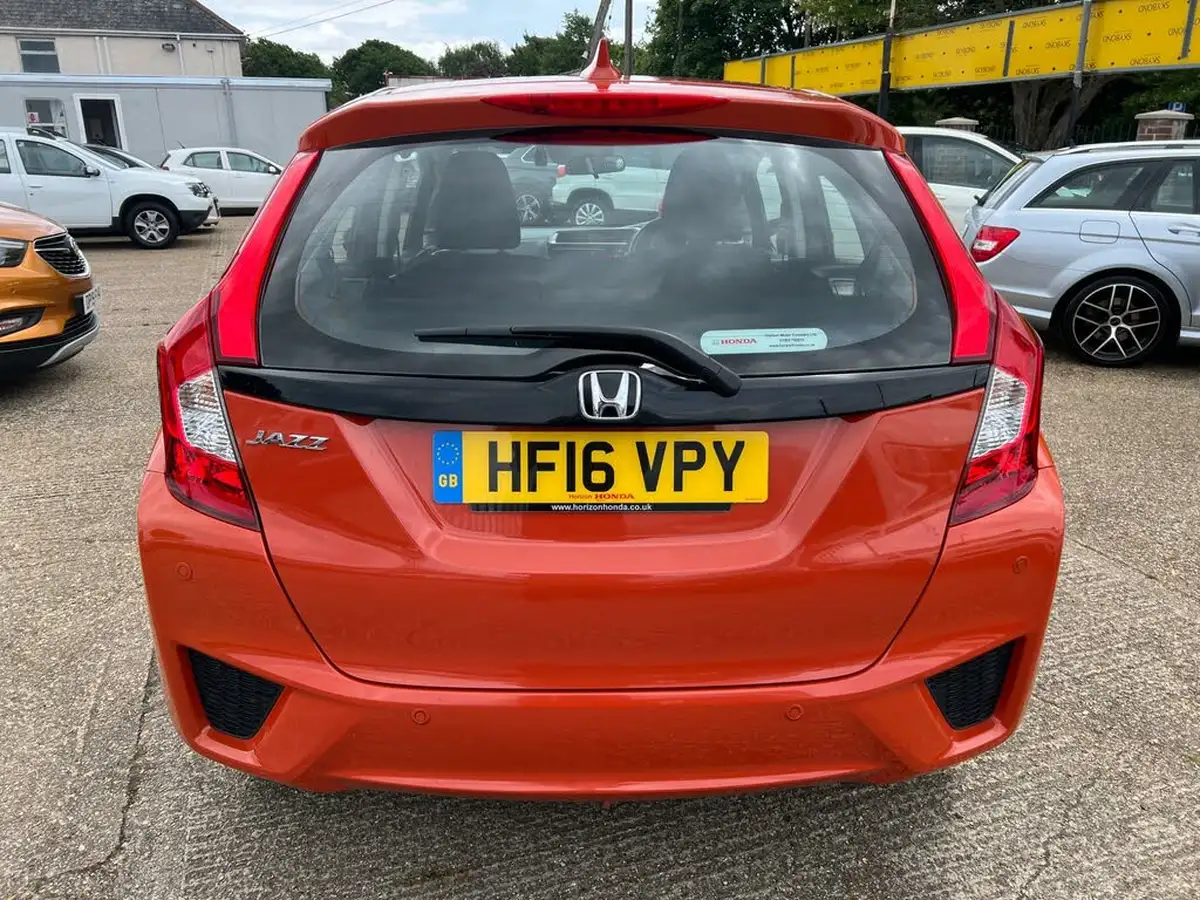 2016-honda-jazz-13-i-vtec-se-cvt-big-5
