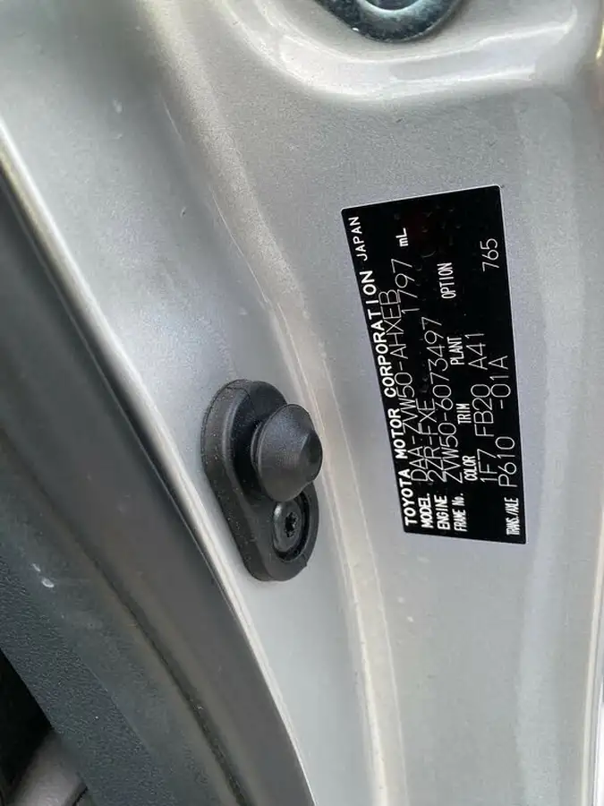 2017-toyota-prius-big-38