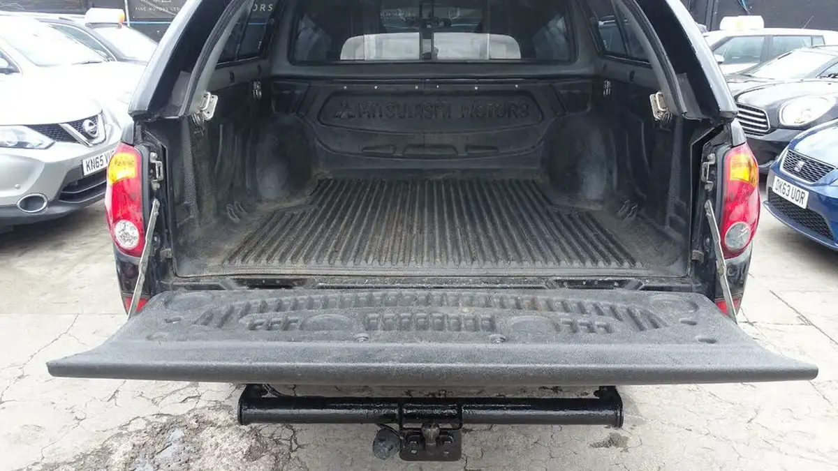 2010-mitsubishi-l200-25td-trojan-big-61