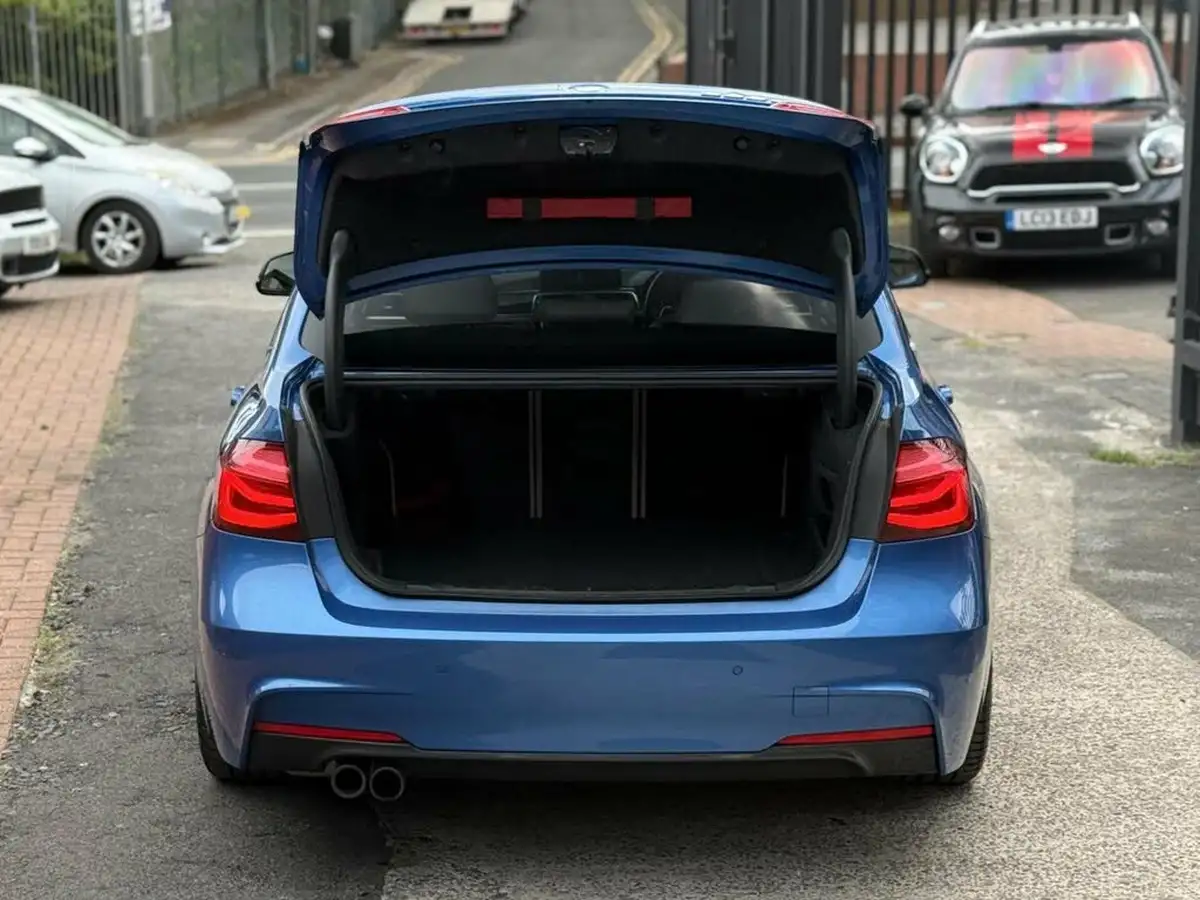 2018-bmw-3-series-20-330e-m-sport-shadow-edition-big-11
