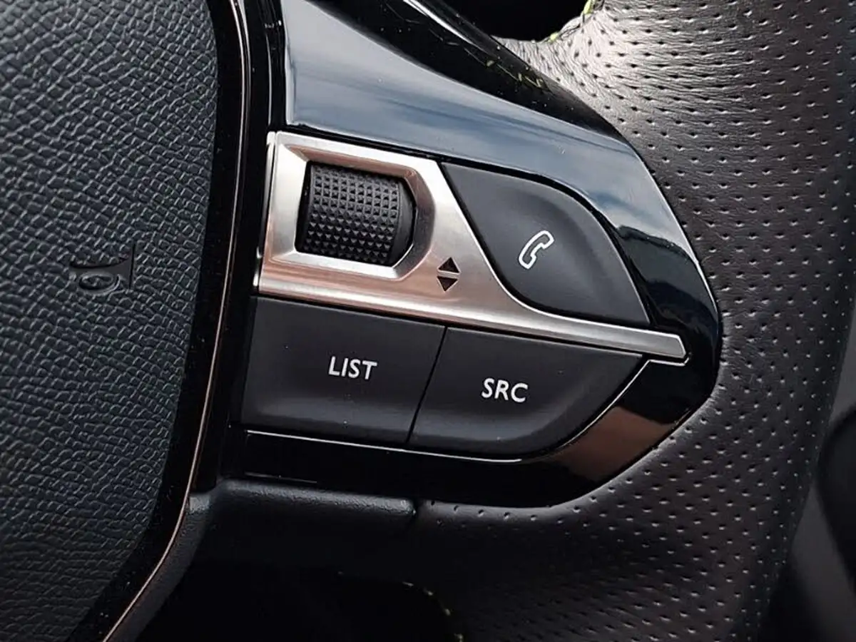 2022-peugeot-2008-suv-12-puretech-gt-big-13