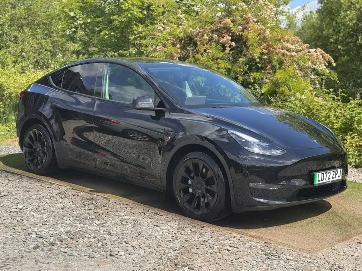 2022-tesla-model-y-e-long-range-big-2