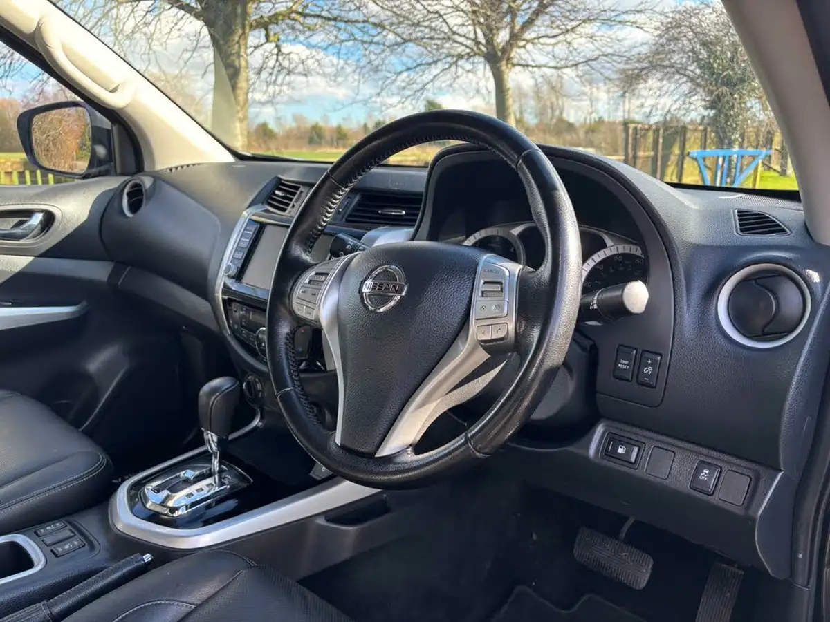2019-nissan-navara-23dci-tt-tekna-8-navileather-auto-big-9