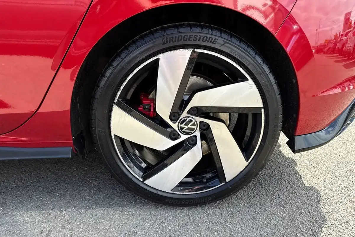 2021-volkswagen-golf-20-tsi-gti-big-11