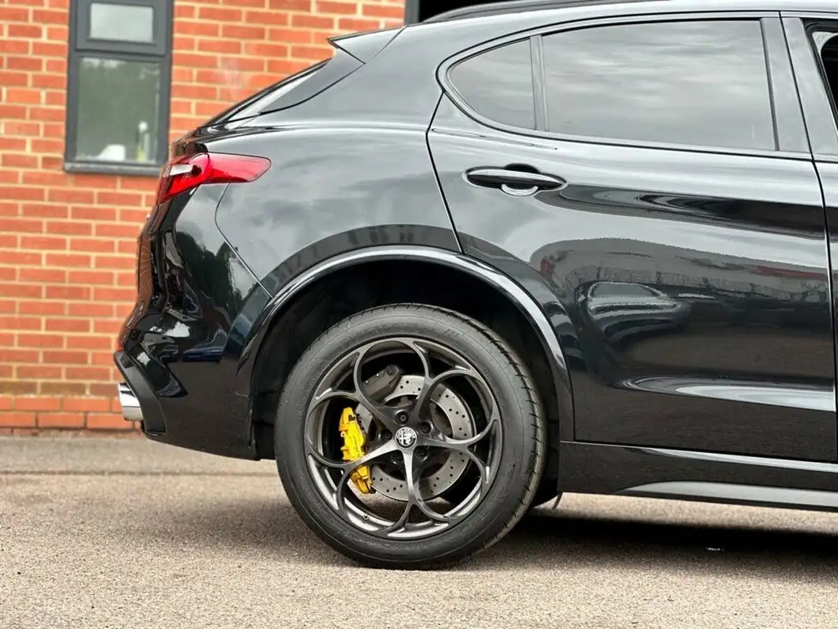 2019-alfa-romeo-stelvio-29-biturbo-quadrifoglio-big-14