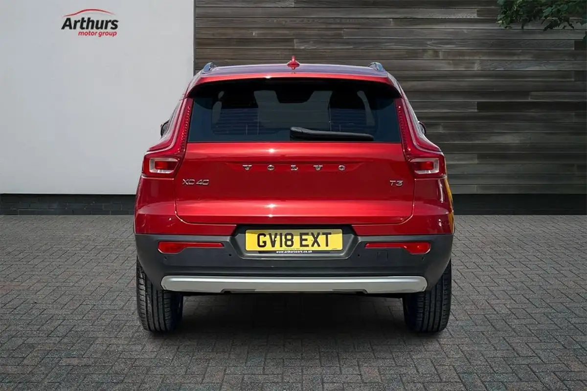 2018-volvo-xc40-15-t3-momentum-big-3