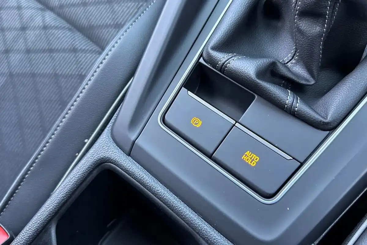 2022-volkswagen-golf-15-tsi-r-line-130ps-hatchback-big-56