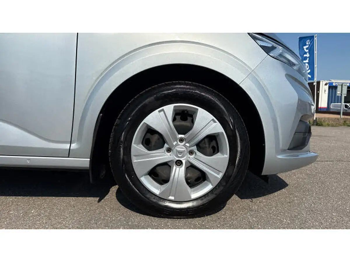 2021-dacia-sandero-10-sce-essential-big-6