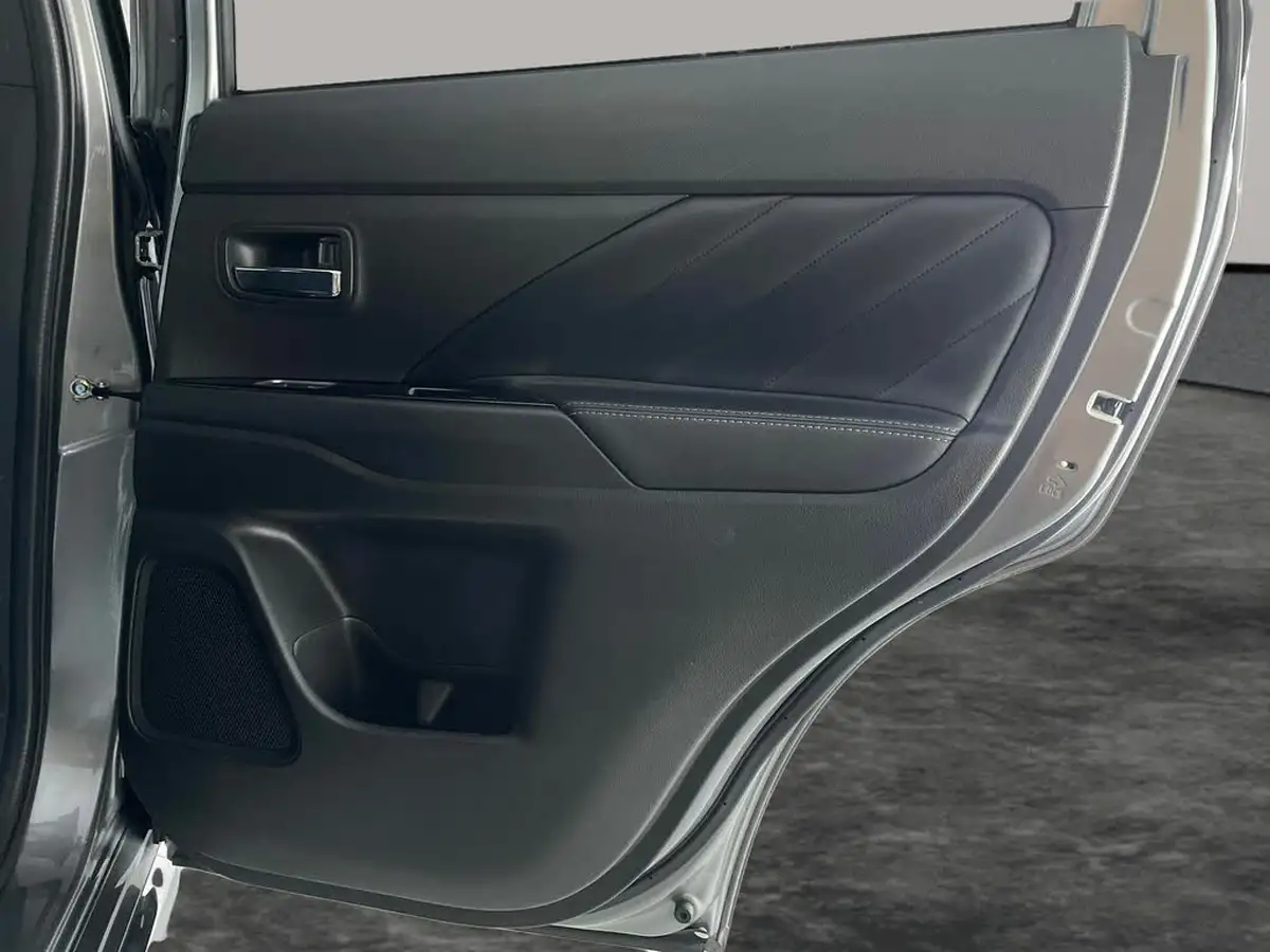 2021-mitsubishi-outlander-24-dynamic-phev-big-38