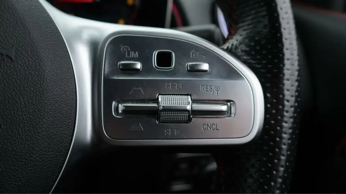 2020-mercedes-benz-glb-class-20d-glb220d-amg-line-premium-plus-driving-assistance7-big-26