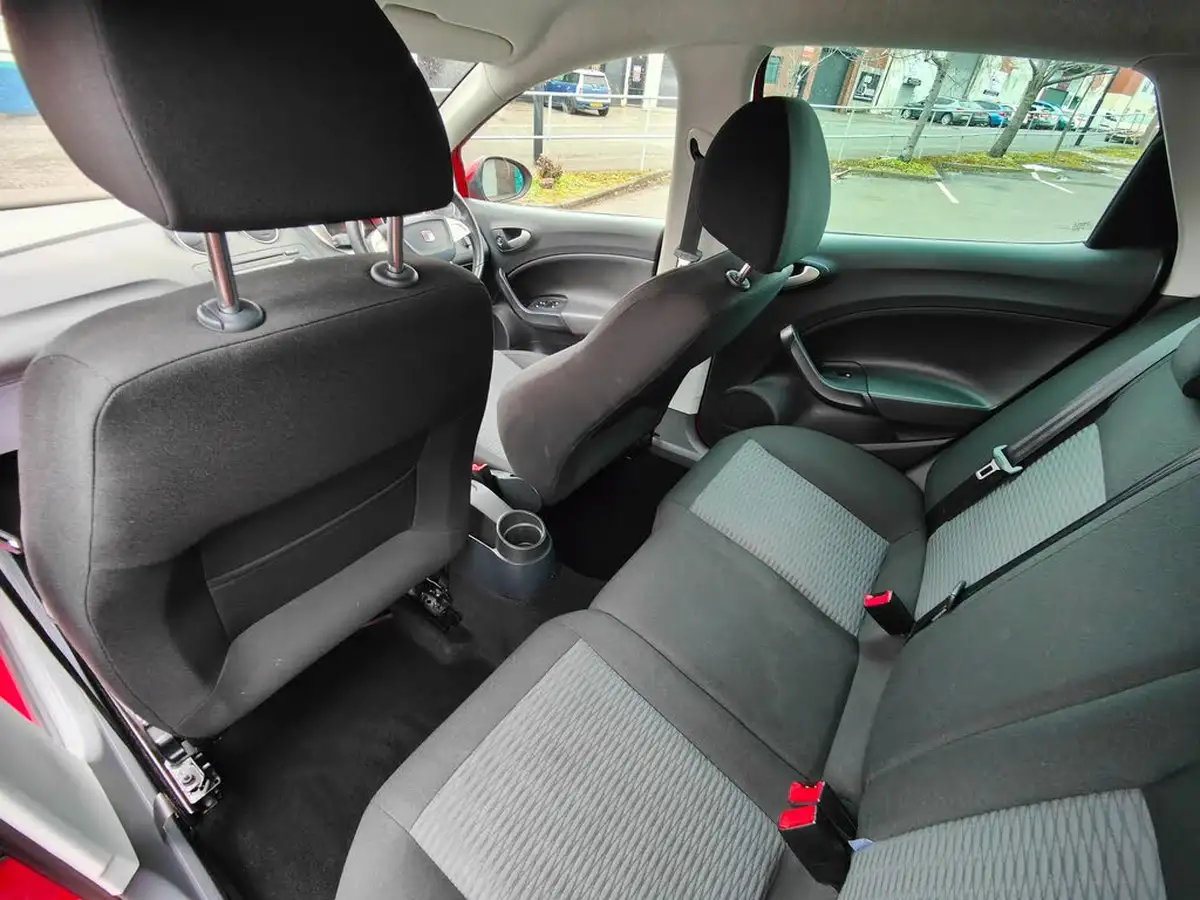 2011-seat-ibiza-14-sport-hatchback-5d-big-10