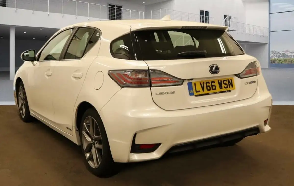 2017-lexus-ct-200h-18-executive-edition-big-1