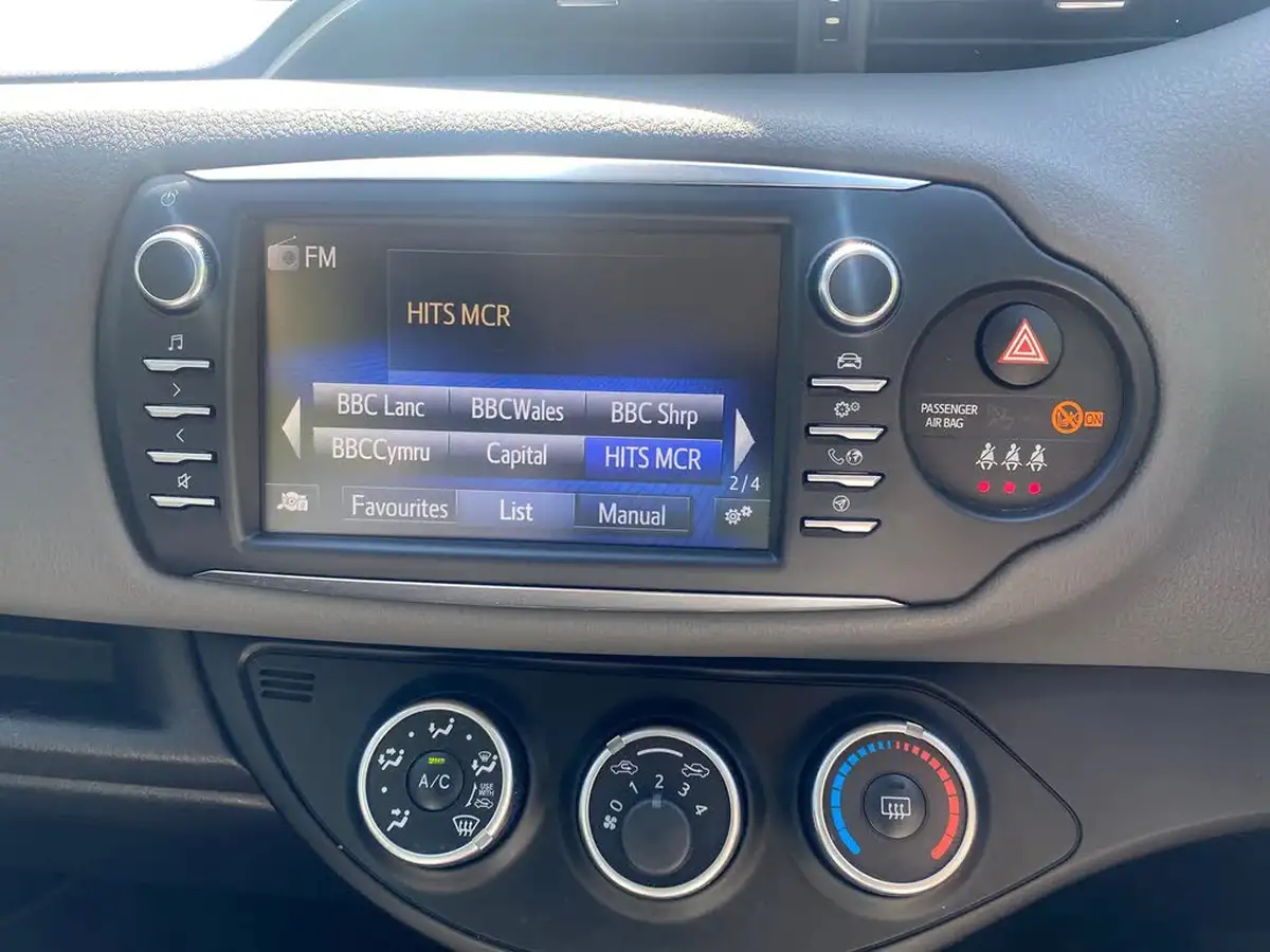 2019-toyota-yaris-15-vvt-i-icon-tech-111bhp-1496cc-big-14