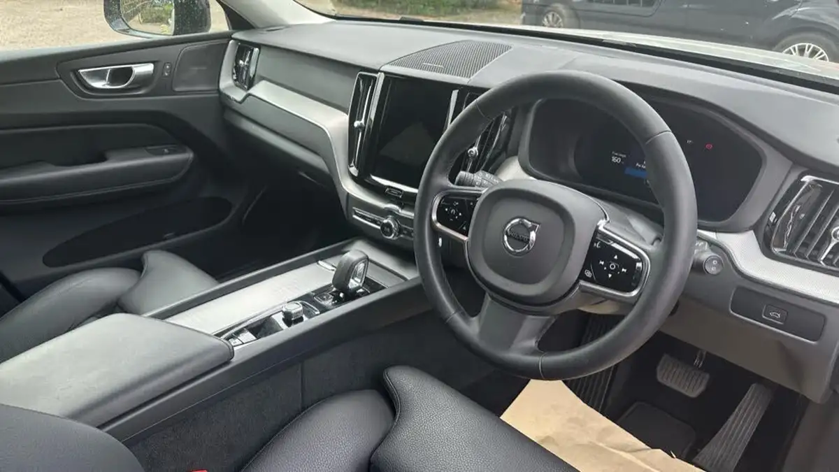 2023-volvo-xc60-20td-b4-plus-dark-big-3
