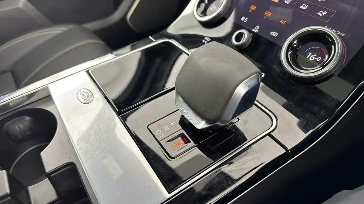 2021-land-rover-range-rover-velar-20-d200-velar-edition-big-18
