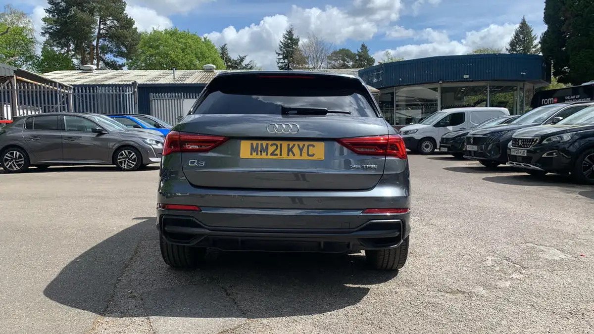 2021-audi-q3-15-35-tfsi-black-edition-codcomfort-sound-pack-station-wagon-big-8
