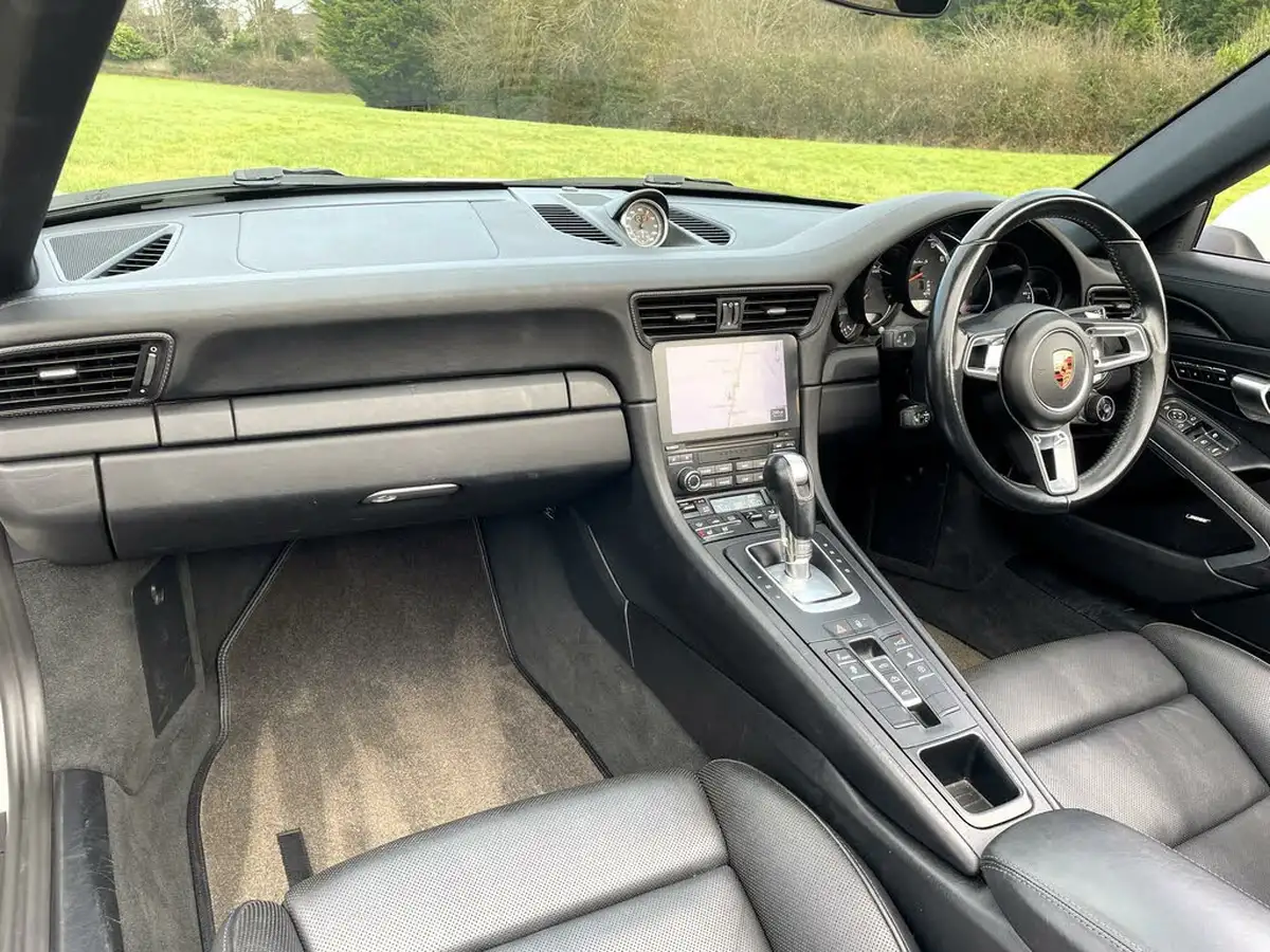 2017-porsche-911-38-turbo-s-cabriolet-big-26