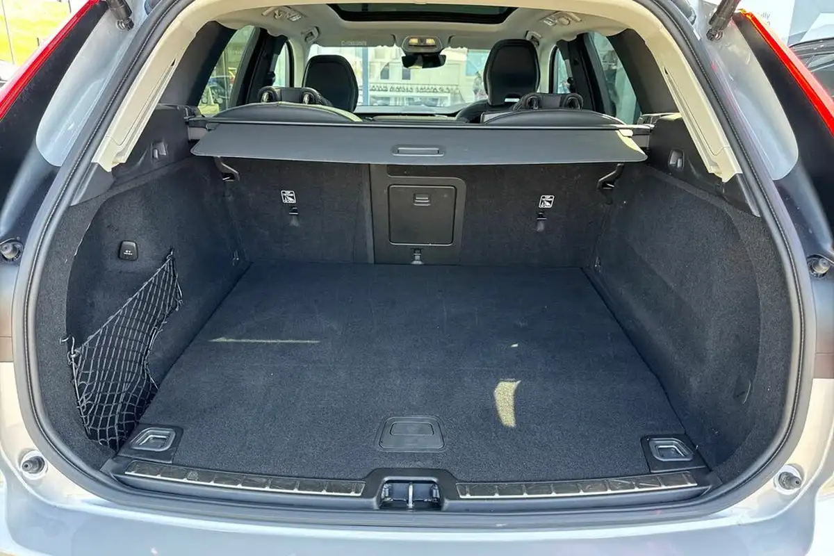 2024-volvo-xc60-20-b5-plus-big-7