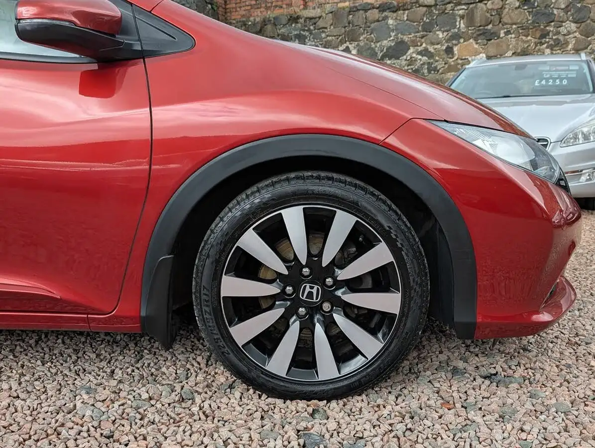 2014-honda-civic-18-se-plus-hatchback-big-18