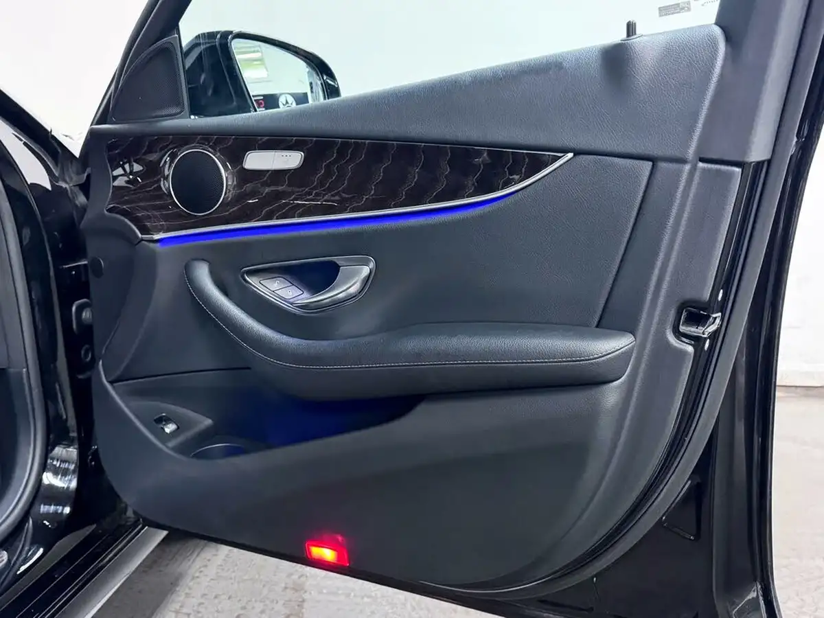 2021-mercedes-benz-e-class-20d-e300de-amg-line-edition-eq-power-saloon-4d-big-16