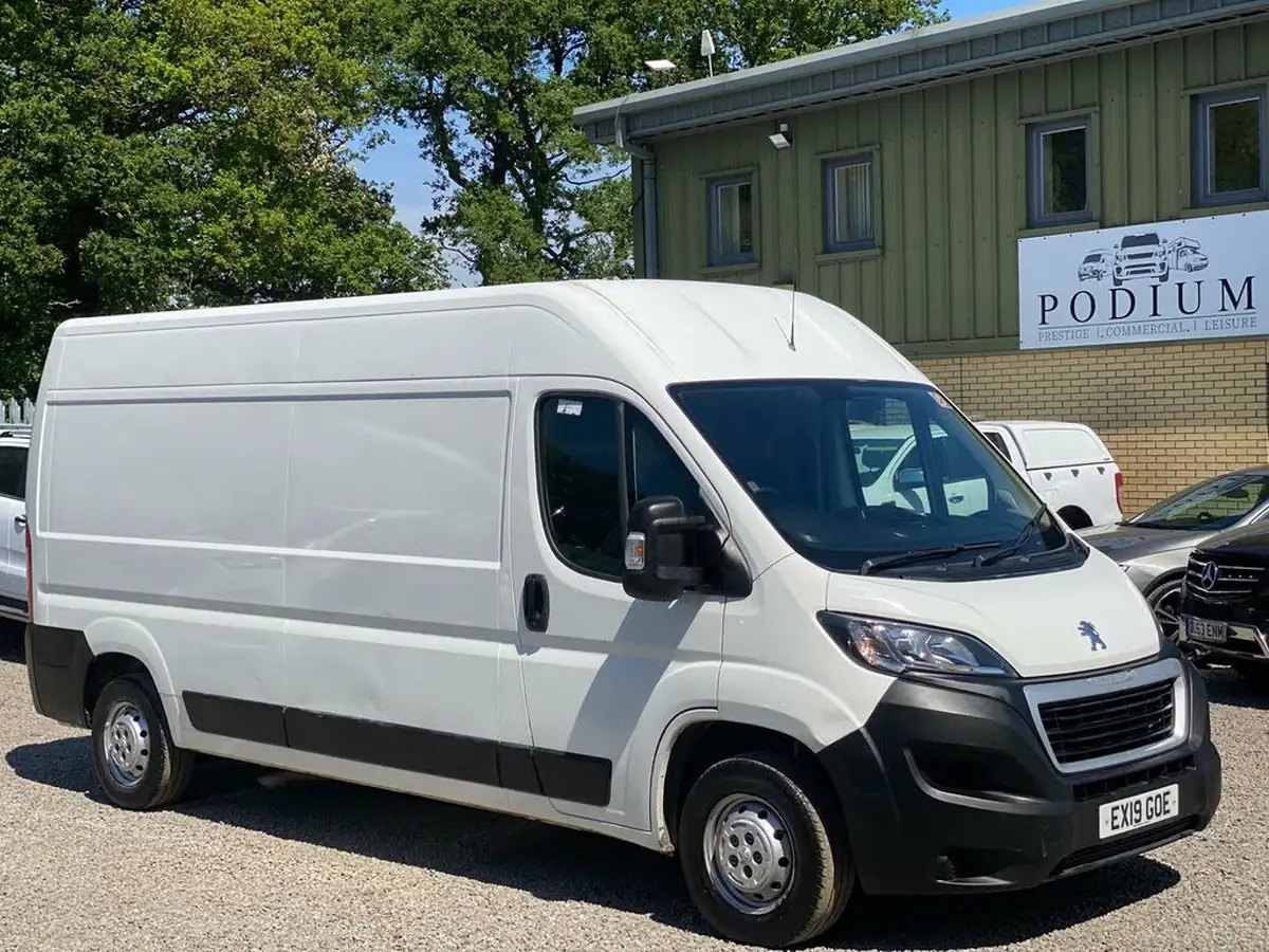 2019-peugeot-boxer-20-bluehdi-professional-335-l3-h2-big-16