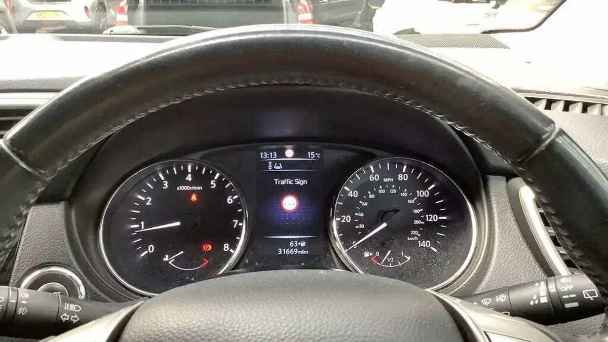 2016-nissan-qashqai-12-n-tec-big-13